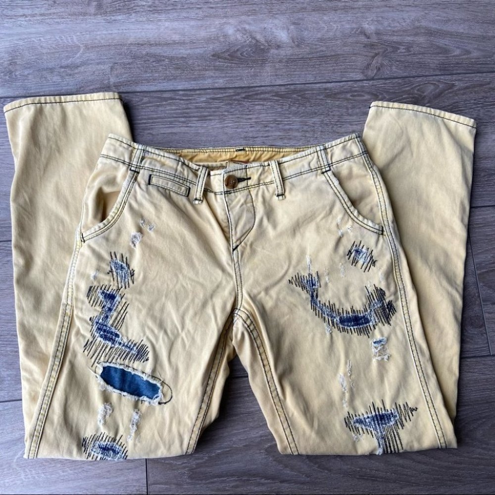 True Religion Jordan Destroyed Boyfriend Fit Pants - Picture 14 of 16